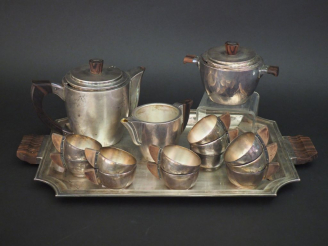 Vente aux enchères Service à thé Art déco en argent 916. Comprenant :  - une théière - un