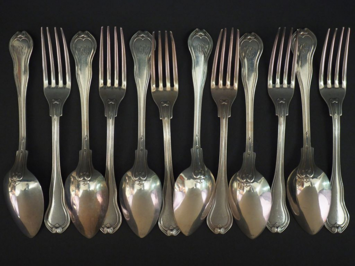 Suite de six grands couverts de style Louis XV en argent, poinçon Mine