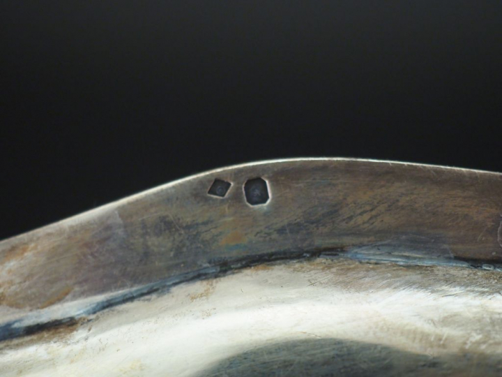 Saucière de style Louis XV en argent, poinçon Minerve, modèle à filets