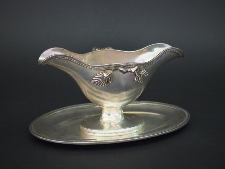 Saucière de style Louis XVI en argent, poinçon Minerve, à décor de coq