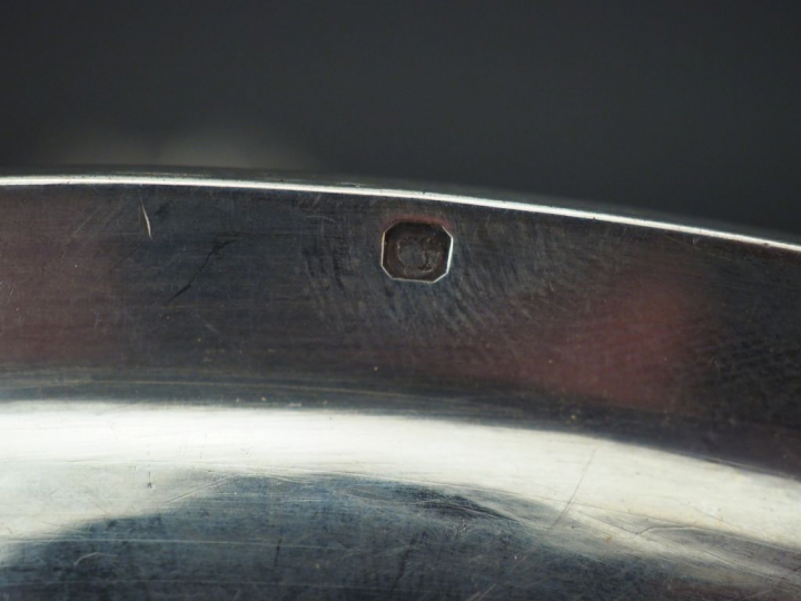 Saucière de style Louis XVI en argent, poinçon Minerve, à décor de coq