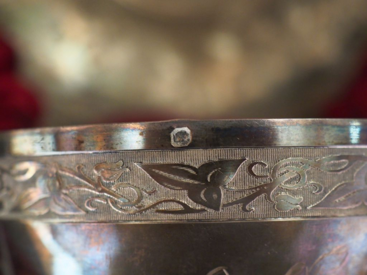 Tasse et sa sous-tasse Napoléon III en argent, poinçon Minerve, à déco