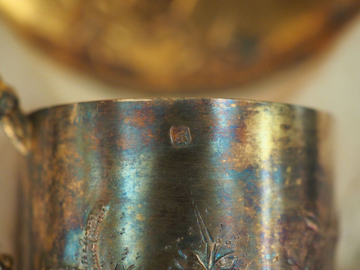 Paire de tasses et leur sous-tasse de style Art Nouveau en vermeil, po