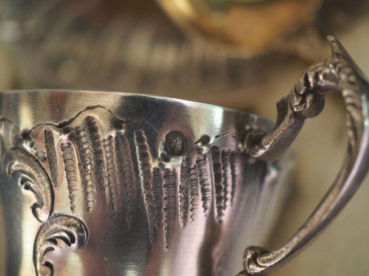 Petite tasse et sa sous-tasse Napoléon III en argent, poinçon Minerve,