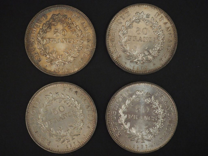 Ensemble comprenant :  - quatre pièces de 50 Francs en argent, 1974, 1