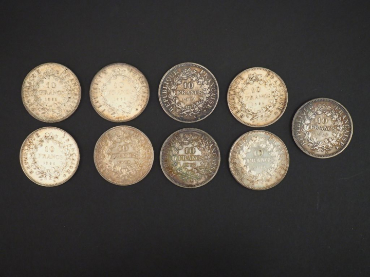 Ensemble comprenant :  - quatre pièces de 50 Francs en argent, 1974, 1