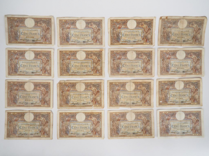 Ensemble de 41 billets de 100 francs anciens.