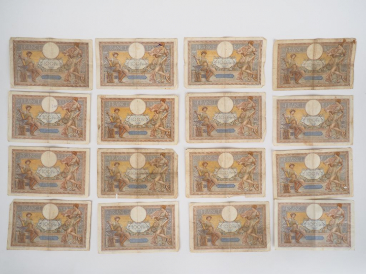 Ensemble de 41 billets de 100 francs anciens.