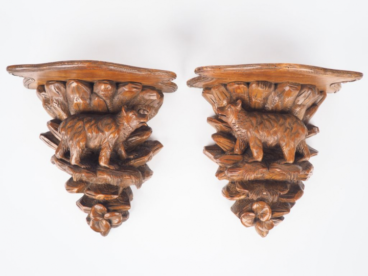 Paire de consoles murales fin XIXème début XXème en bois sculpté de la