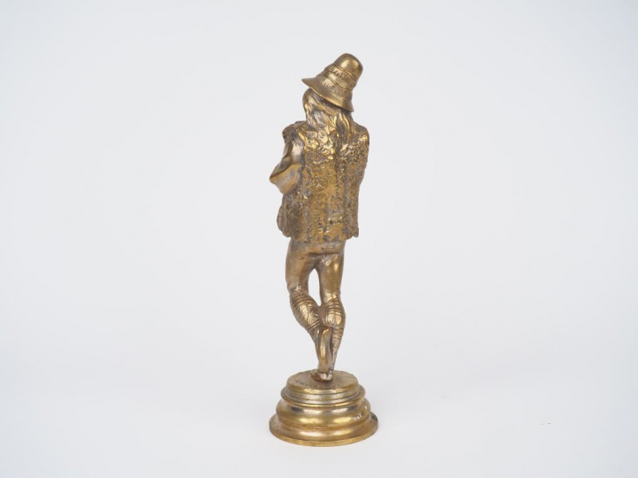 LALOUETTE. "Jeune musicien". Sujet en bronze. Signé. H. 24 cm.