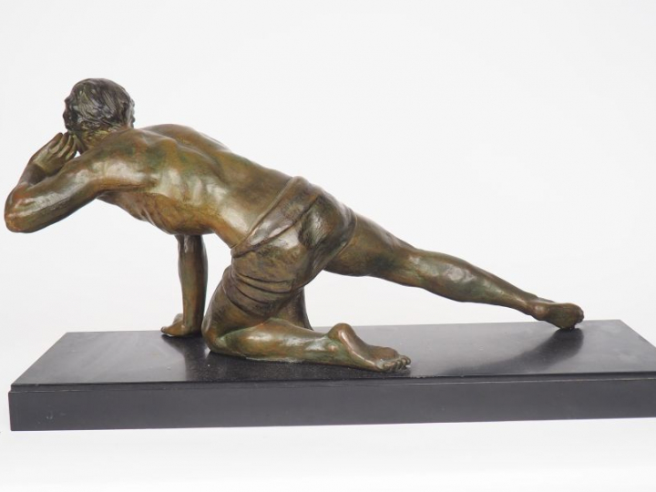Jean de RONCOURT "Le guetteur". Sculpture en régule à patine verte sur