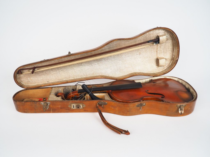 Charles Jean-Baptiste COLLIN-MEZIN, petit-fils, violon fait à Mirecour