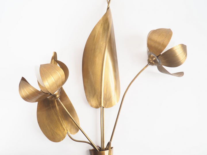 Applique murale XXème en laiton éclairant à trois lumières en forme de