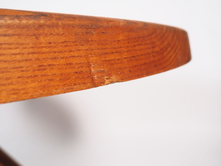 Pierre CHAPO. Grande table circulaire, modèle T21 "Sfax" en orme massi