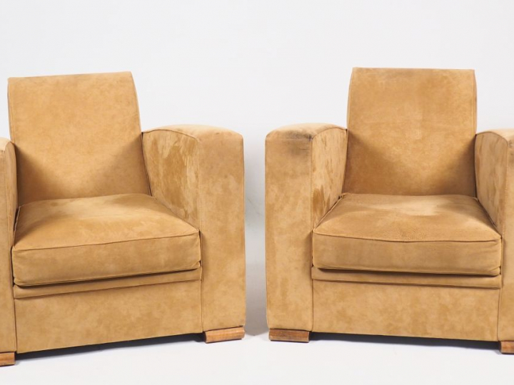 Paire de fauteuils de style Art Déco, garniture de velours beige. Dim.