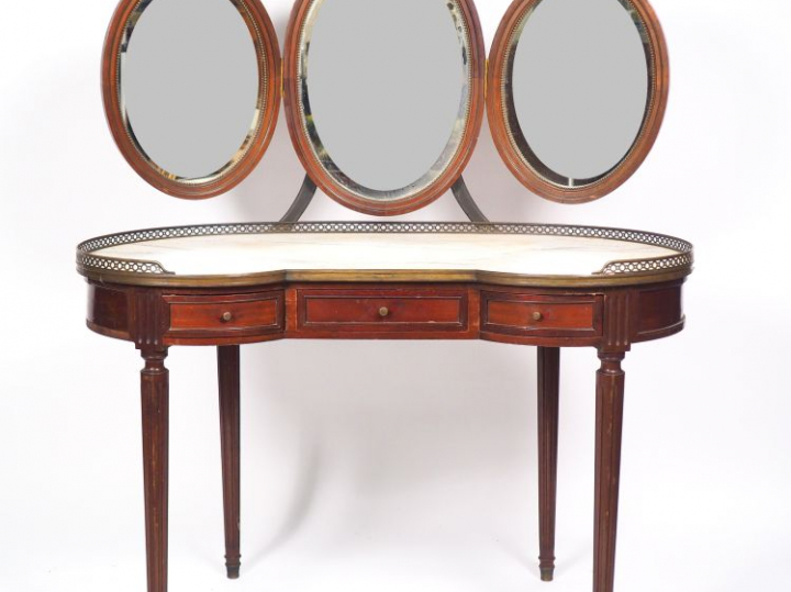 Coiffeuse "rognon" Napoléon III de style Louis XVI en acajou et placag