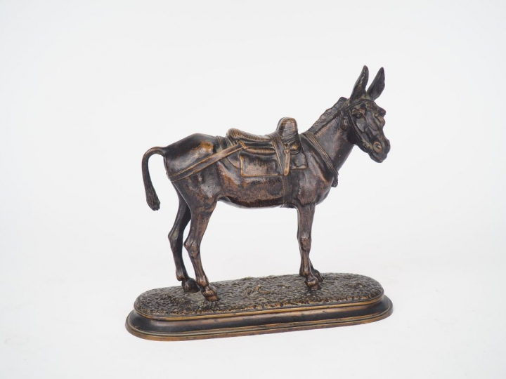 Ecole française fin XIXème. "Mulet". Sculpture en bronze en patine méd