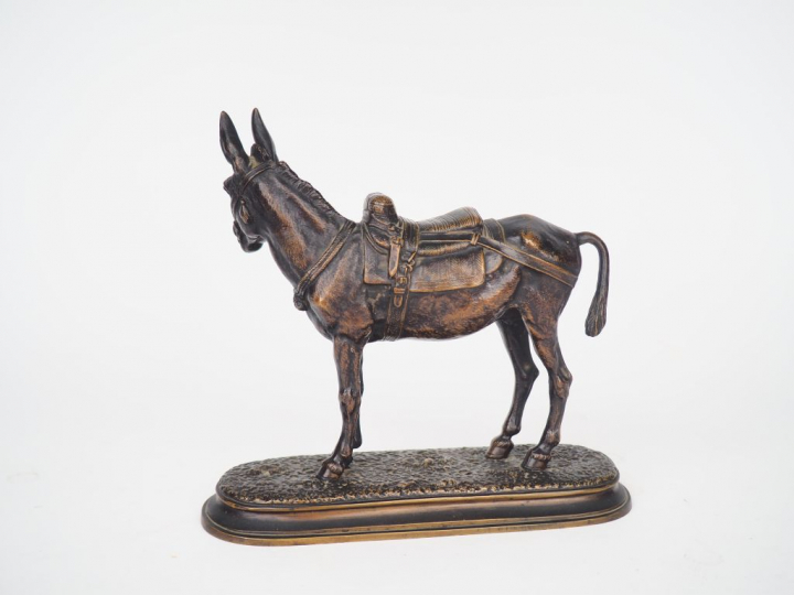 Ecole française fin XIXème. "Mulet". Sculpture en bronze en patine méd