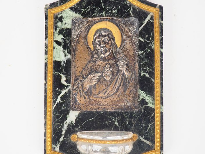 Bénitier fin XIXème en marbre, verre et bronze orné d'une plaque repré