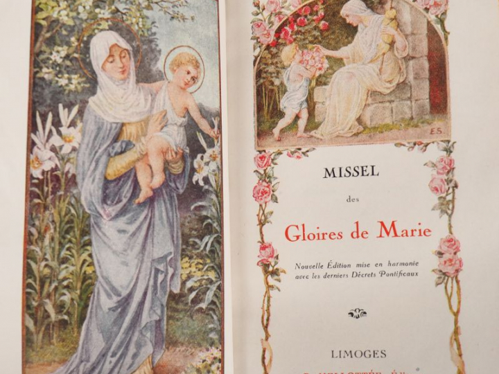 Missel début Xxème orné d'une miniature en émail représentant le Chris