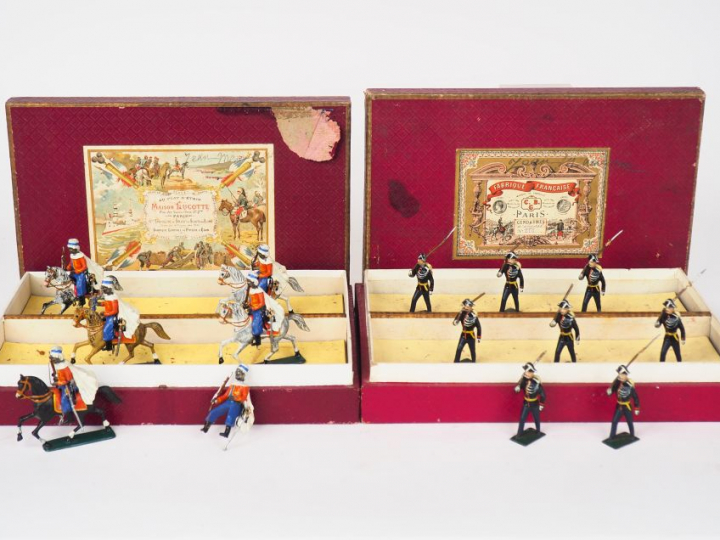 Lot comprenant boite maison LUCOTTE : SPAHIS contenant 5 cavaliers à c