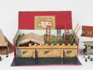 Vente aux enchères CBG PARIS. Circa fin XIXème réf : 345/1 AMBULANCE coffret défraichi co