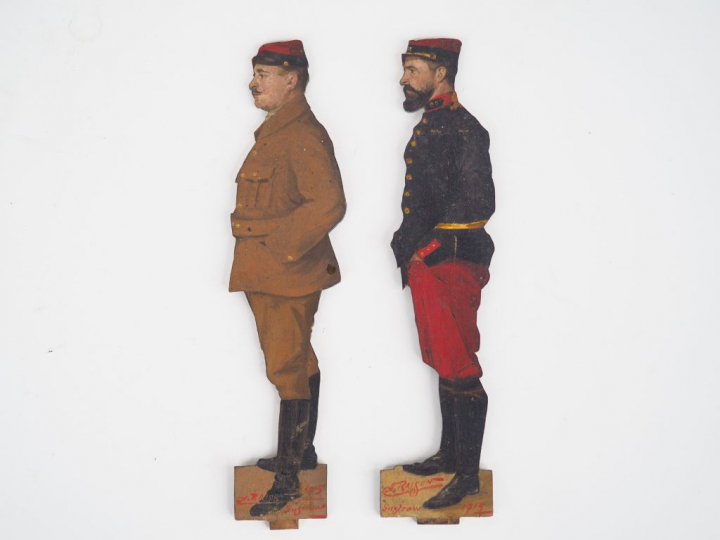 Lot de deux soldats de la guerre 1914, découpés et peint sur bois. H. 