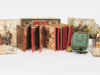 Vente aux enchères Lot de jeux anciens comprenant : toupies , jeu de cartes instructif in