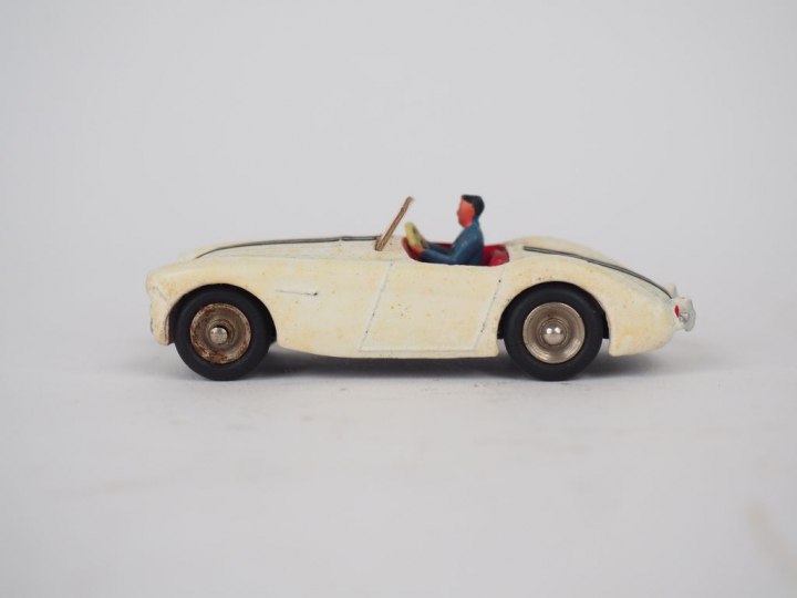 Austin Healey référence 546 corrosion de la peinture rajout rouille su