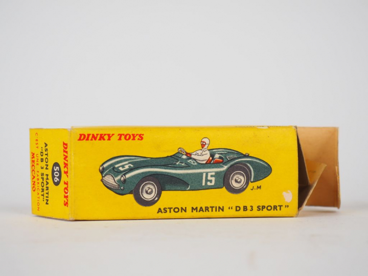 Aston Martin DB 3 sport référence 506 corrosion et rouille boîte bel é