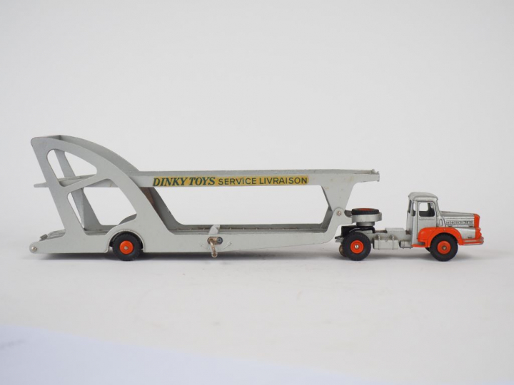 Tracteur Unic semi remorque porte voiture Référence 39  bel état d'usa