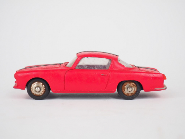 Alfa Roméo 1900 références 24J super sprint roues avec rouille boîte m