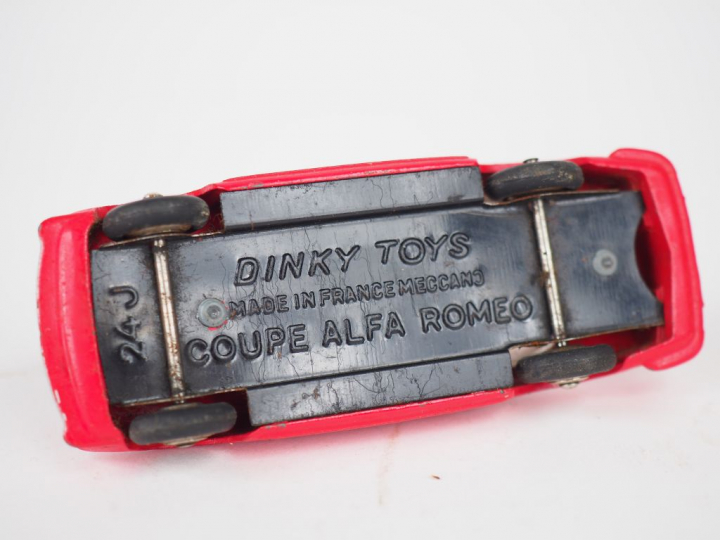 Alfa Roméo 1900 références 24J super sprint roues avec rouille boîte m