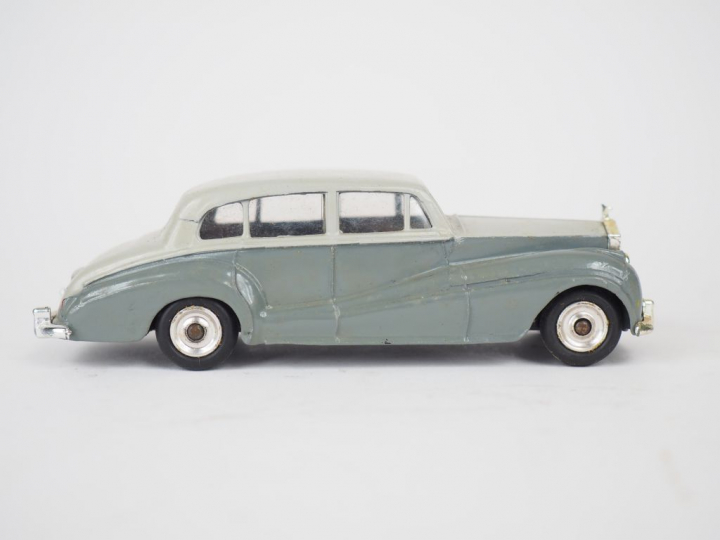 Rolls Royce référence 150 bel état d'usage boîte mauvaise état.