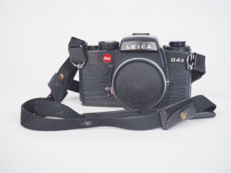 Vente aux enchères LEICA R4S. Appareil photographique n°1646640.
