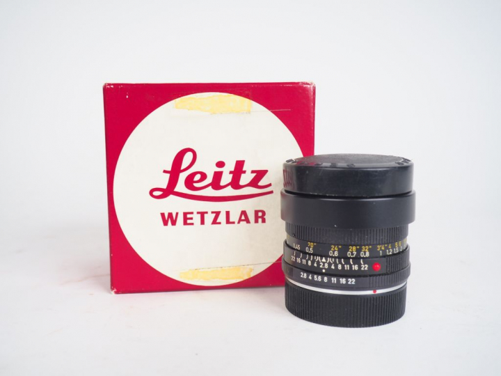 LEITZ. Objectif LEICAFLEX ELMARIT-R 1 : 2.8/35 n°2185111 avec sa boite