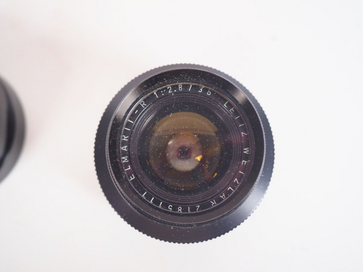 LEITZ. Objectif LEICAFLEX ELMARIT-R 1 : 2.8/35 n°2185111 avec sa boite