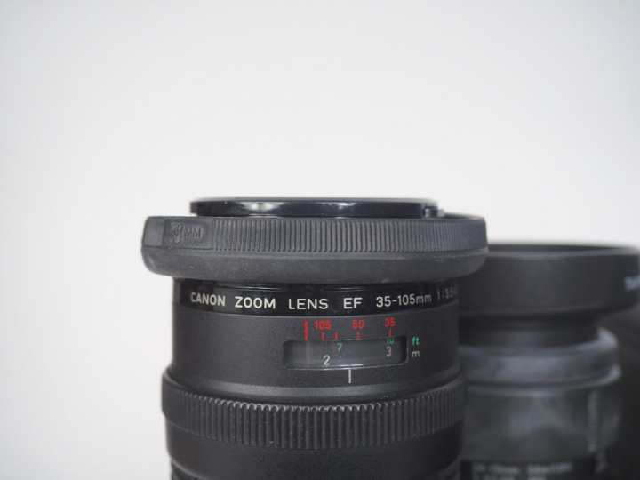 CANON EOS 650 avec objectifs et accessoires dans une sacoche : CANON E