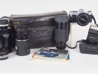 Vente aux enchères CANON AE-1 avec objectifs, accessoires et sacoche : CANON f 1 : 3.5/13