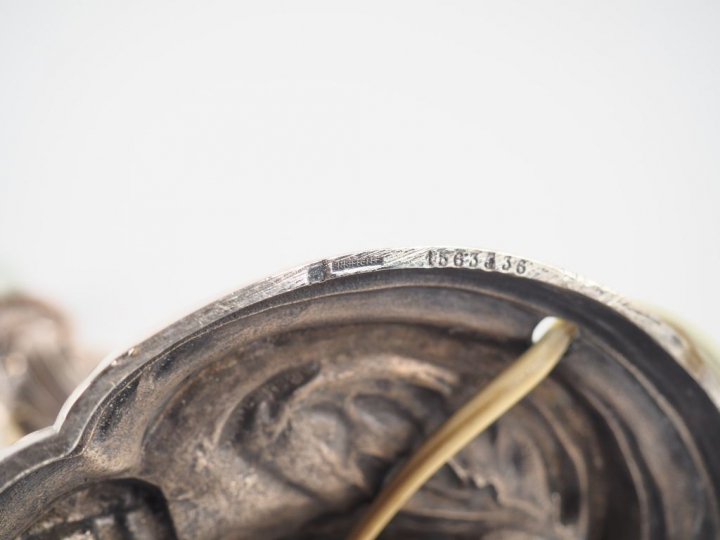 CHRISTOFLE. Grand chandelier en bronze argenté de style rocaille à déc