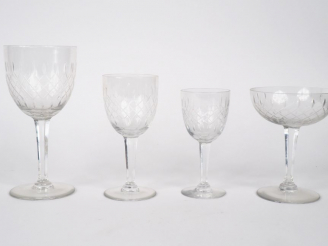 Vente aux enchères SAINT-LOUIS.  Partie de service de verres en cristal modèle Toscane co