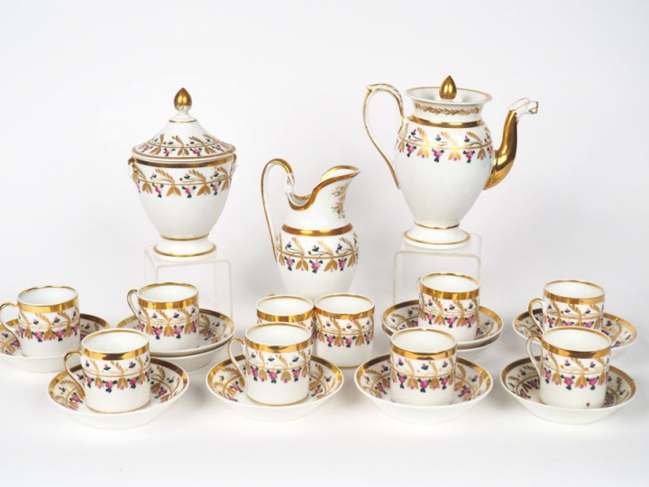 Partie de service à café XIXème en porcelaine de Paris, blanche, et de