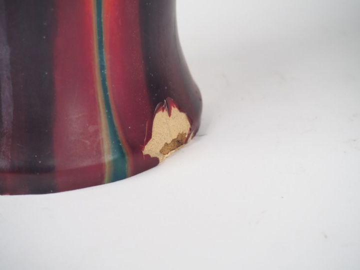 Vase début XXème en céramique à couverte flammée. Signé. Dim. 35,5 cm.