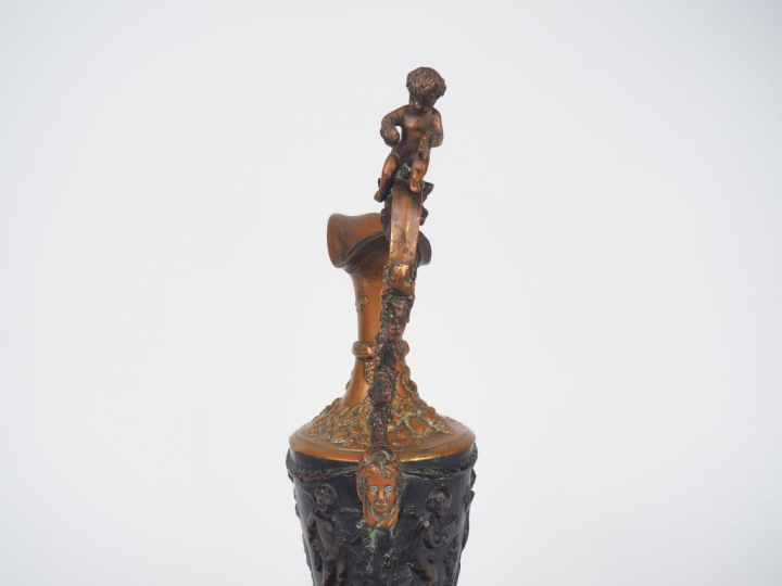 Aiguière et son présentoir fin XIXème - début XXème en bronze à double