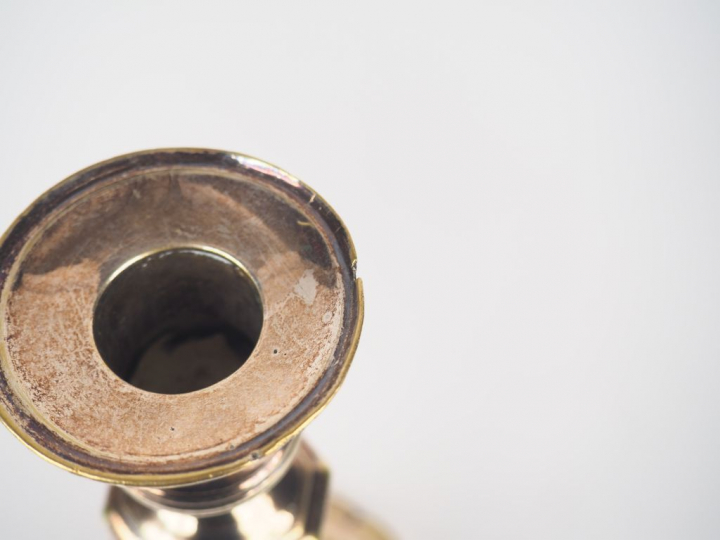 Paire de bougeoirs XIXème de style Louis XIV en bronze argenté. H. 27,