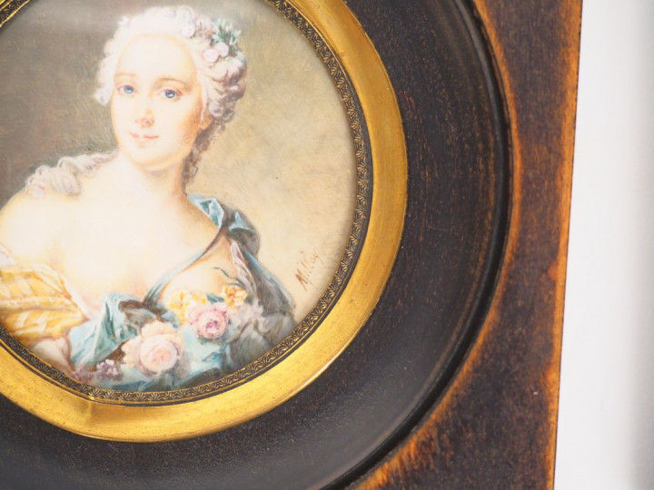 Quatre différentes miniatures de style Louis XVI "portraits d'élégante