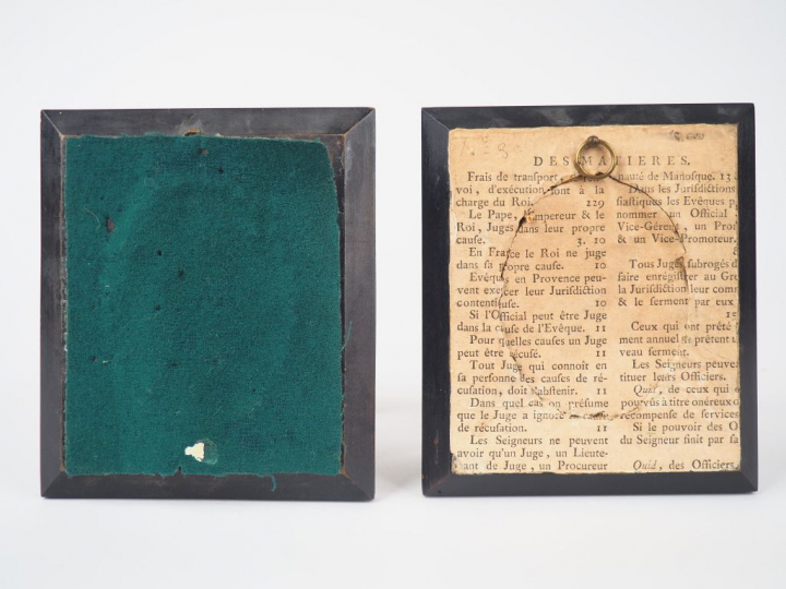 ANDRE. "Portrait de jeune femme au sautoir de perles". Miniature signé