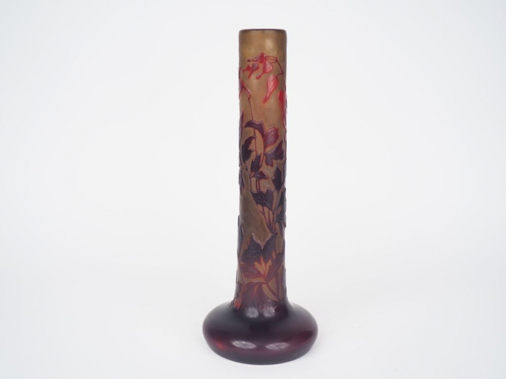 GALLE.  Vase tube en verre à décor gravé en camée et à l'acide de fush