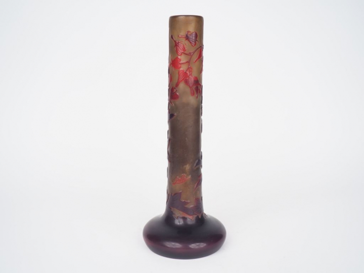 GALLE.  Vase tube en verre à décor gravé en camée et à l'acide de fush