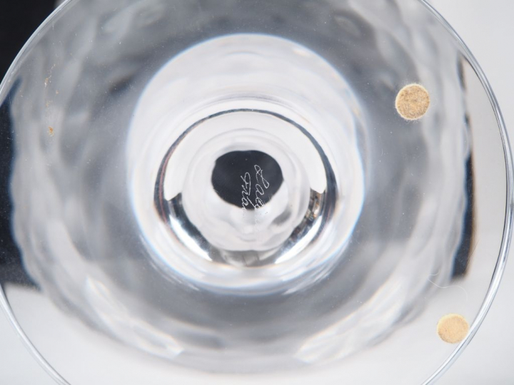 LALIQUE France. Coupe sur pied modèle "Antilles" en cristal à décor de